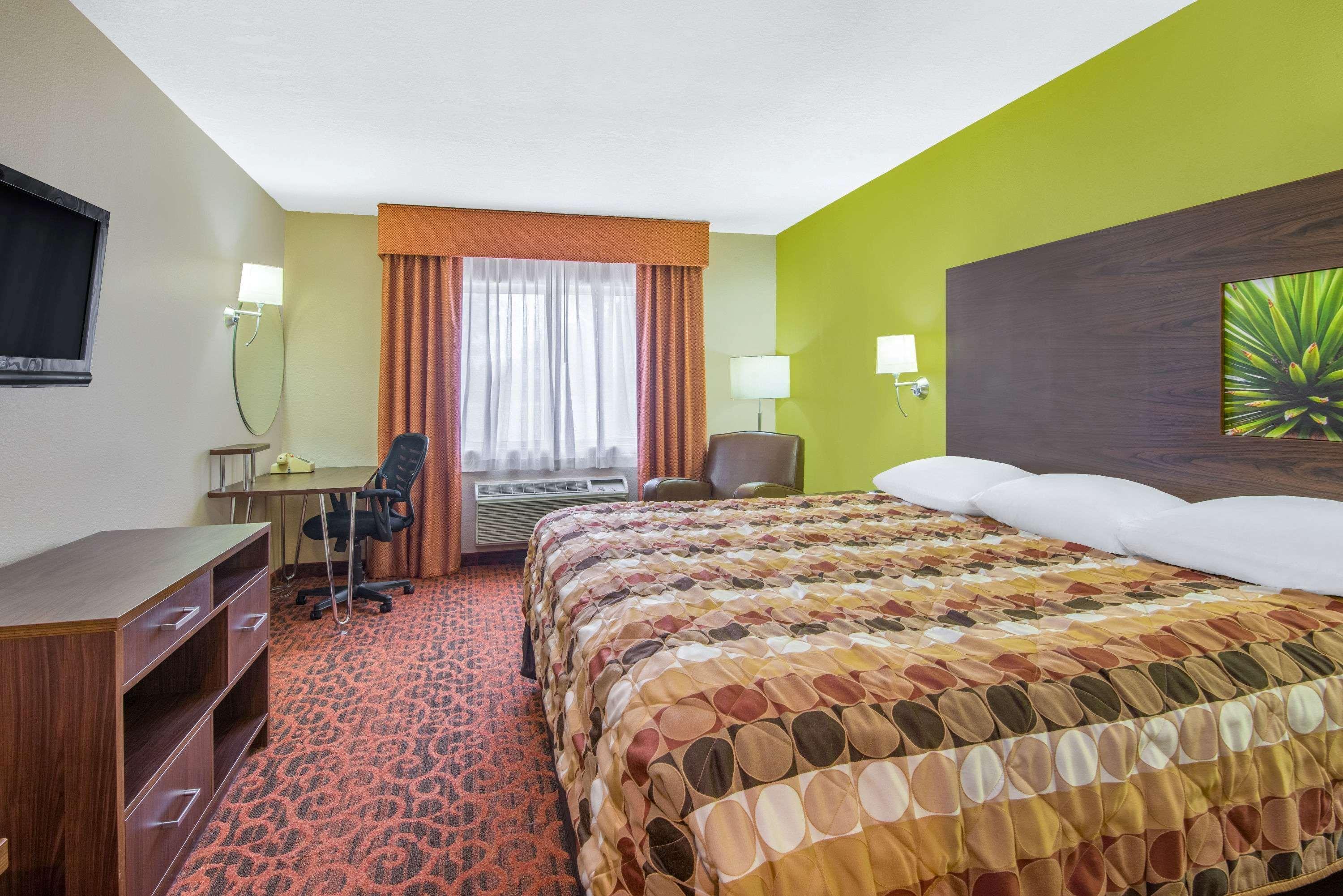 Super 8 By Wyndham Portales Motel Exterior foto