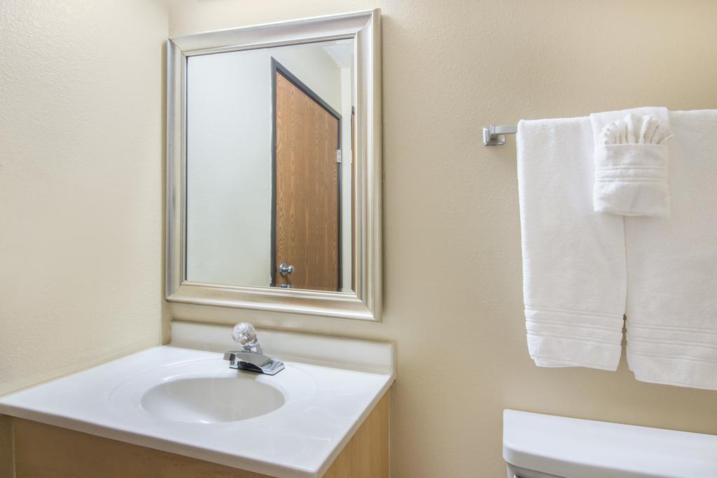 Super 8 By Wyndham Portales Motel Exterior foto