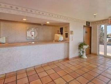 Super 8 By Wyndham Portales Motel Interior foto